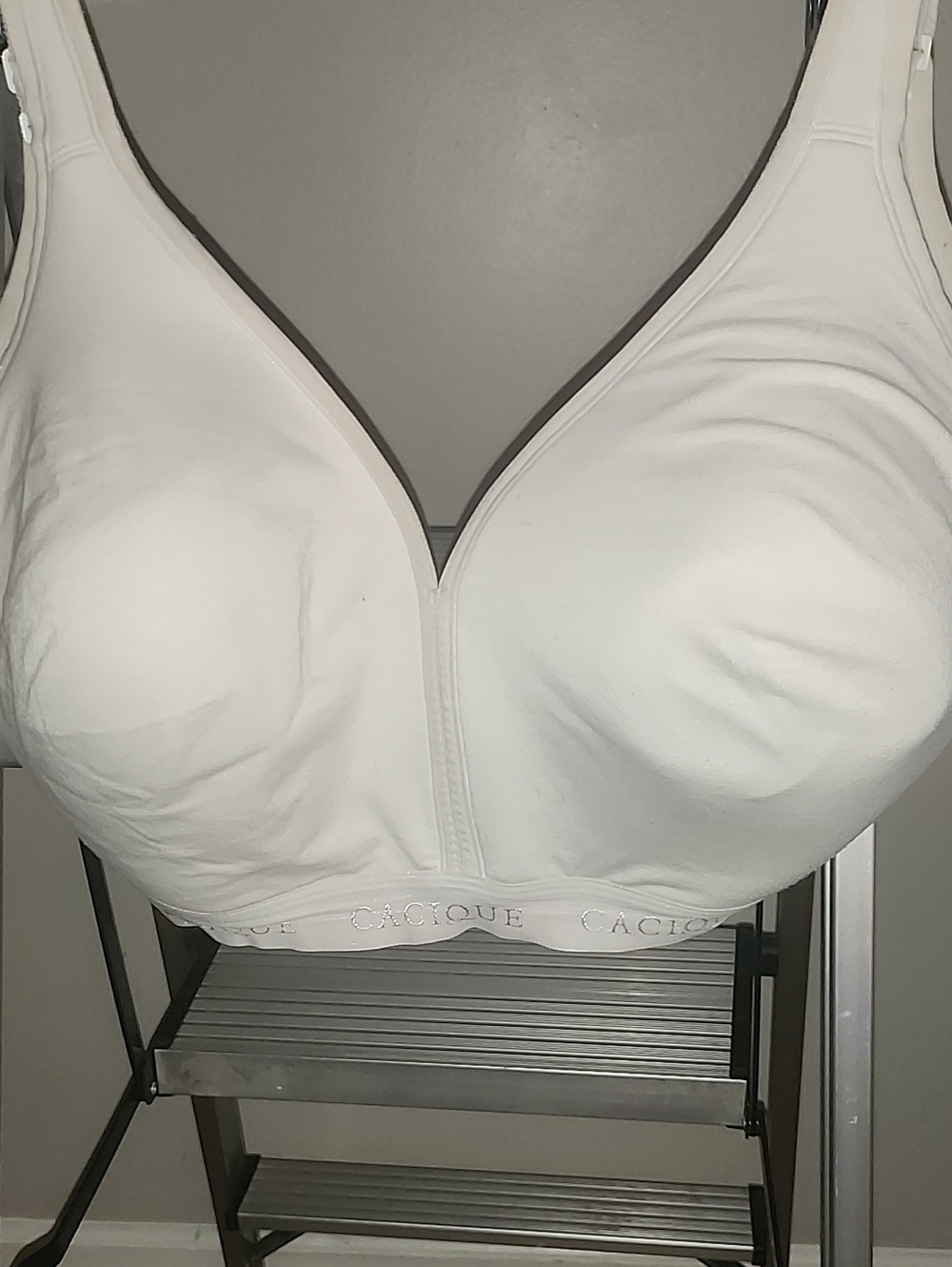Cacique White Wireless Seamless Comfort Bra